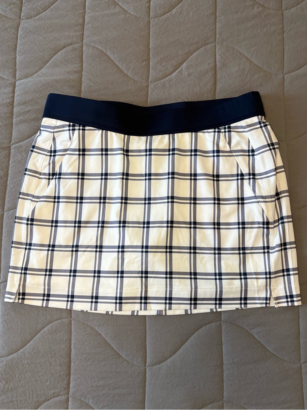 Belyn Key White and Navy Plaid Athletic Skort